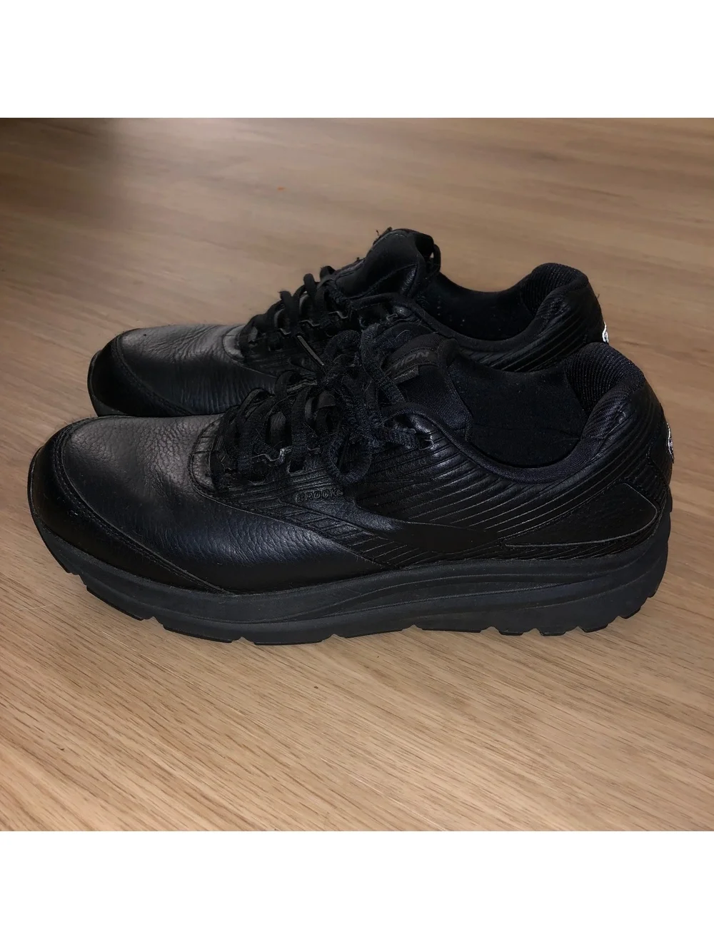 BROOKS ADDICTION WALKER BLACK LEATHER WALKING SHOES MENS SIZE 9.5 NARROW (B)